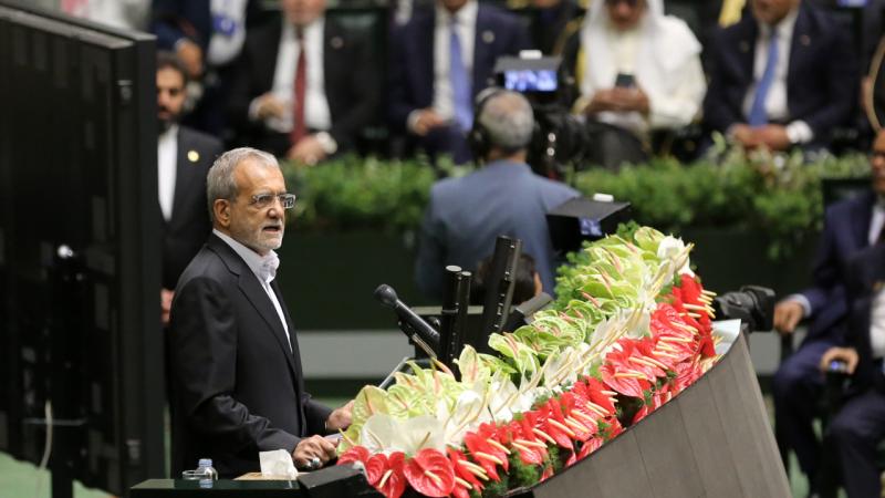 İran’ın 9’uncu Cumhurbaşkanı Pezeşkiyan için Meclis’te yemin töreni düzenlendi