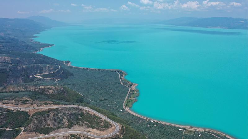 İznik Gölü alg patlamasıyla turkuaz görünüme kavuştu
