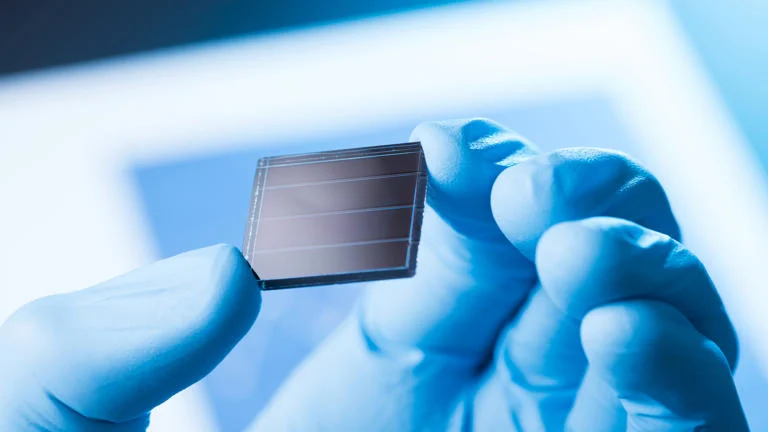 Silikon günleri bitti mi? Organik güneş paneli güneş ışığının %20’sini elektriğe dönüştürüyor