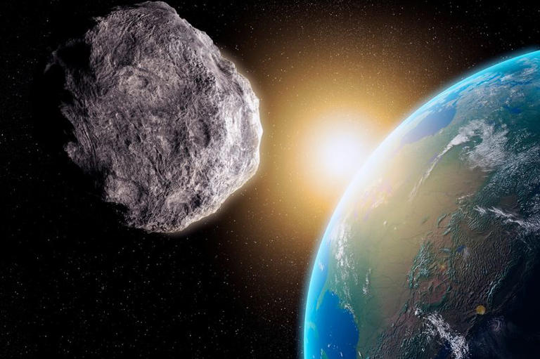 Eyfel Kulesi’nden daha büyük devasa asteroit, uydulardan daha yakın bir mesafeden Dünya’nın yanından geçecek