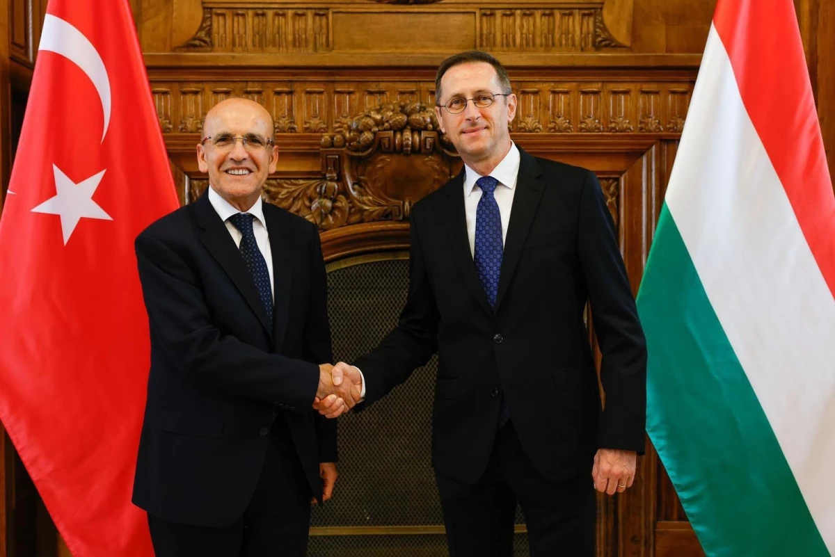 Hazine ve Maliye Bakanı Şimşek, Macaristan’da Maliye Bakanı Varga ile görüştü