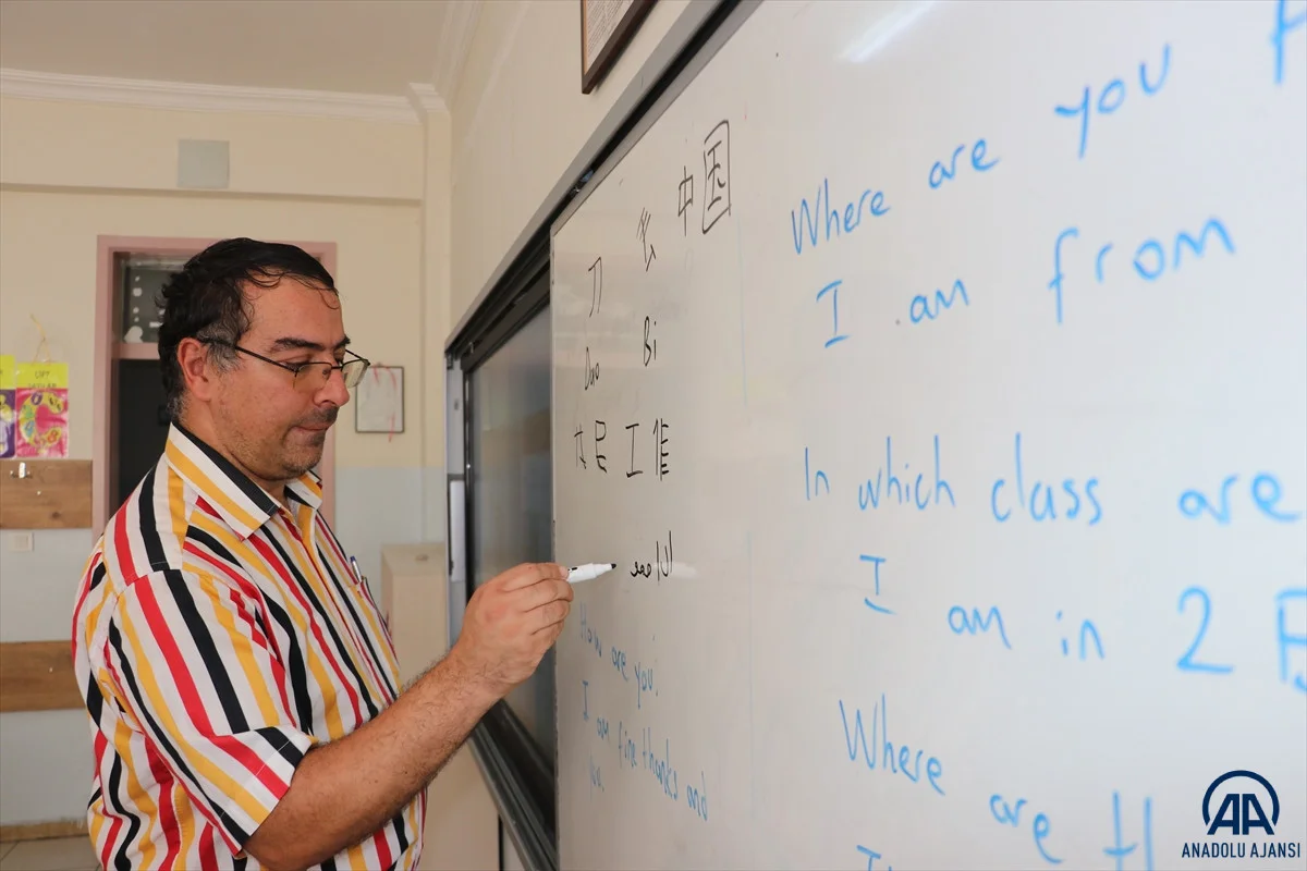 10 yaşında okuduğu Almanca masal kitabından etkilenerek 68 dil öğrendi