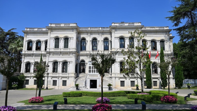 Ziyarete açılmasının ardından Yıldız Sarayı ziyaretçilerin ilgi odağı oldu