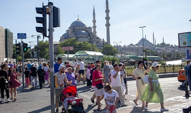 Bakanlık  ‘güneş’ uyarısı yaptı, cilt kanserlerinin artış gösterebileceğini belirtti.