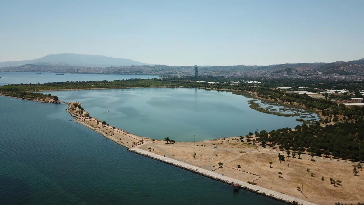 İzmir’i bekleyen su baskını tehlikesi: Zemin hızla çöküyor