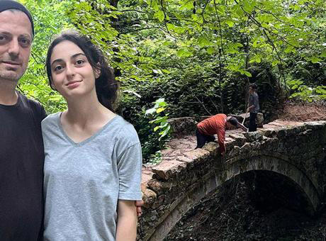 Baba ile kızı el ele verdi! 1,5 asırlık kemer köprü ortaya çıktı