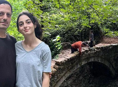 Baba ile kızı el ele verdi! 1,5 asırlık kemer köprü ortaya çıktı