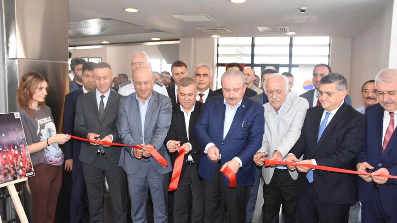 Sinop’ta, “Milletin Zaferi” fotoğraf sergisi açıldı.