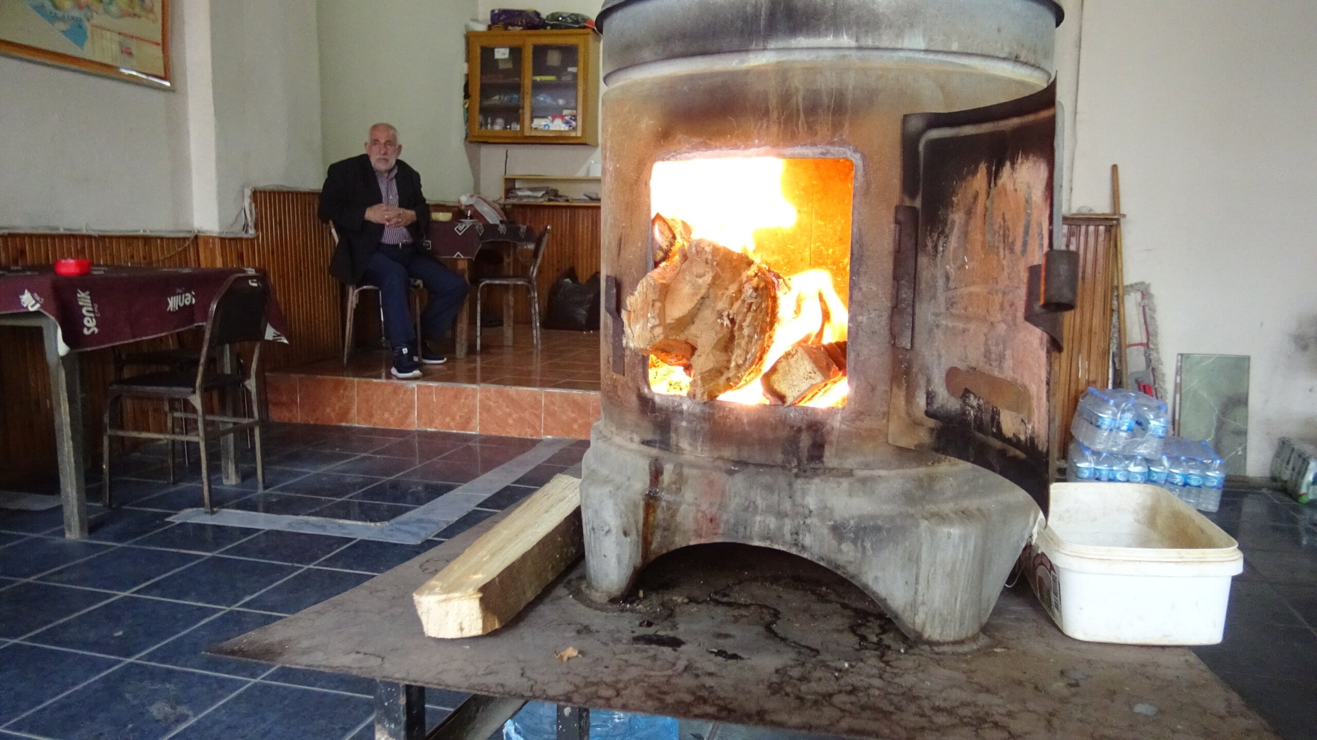 Türkiye sıcaktan yanıyor ama bu ilçede yaşayanlar donuyor