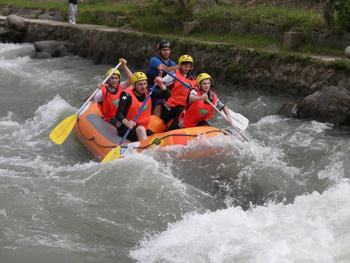 Rize’de ülkeler arası rafting yarışması: Türk takımı birinci oldu