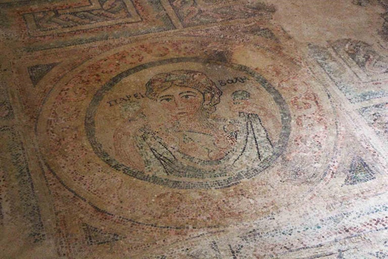 1.700 Yıllık Mozaiğin Sırrı Çözüldü: Mozaikteki Madalyonun Bir Roma Askeri Birliğinin Sembolü Olduğu Ortaya Çıktı