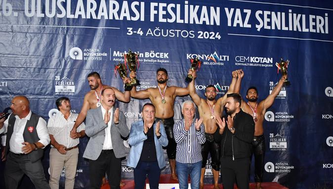 Feslikan’da başpehlivan Enes Doğan oldu