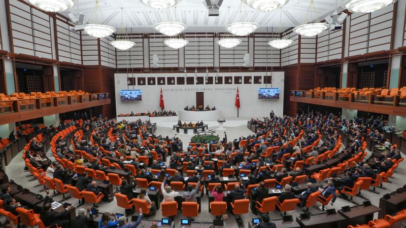 TBMM’de sandalye dağılımı değişti: İşte partilerin vekil sayıları…