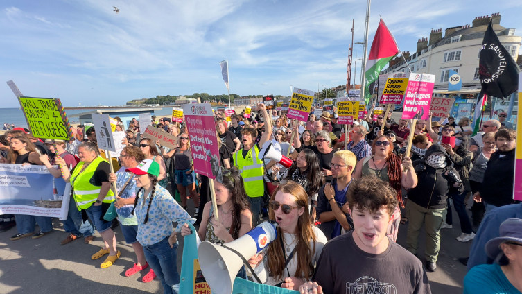 İngiltere’de aşırı sağcı sokak olayları ülkenin birçok bölgesine yayıldı