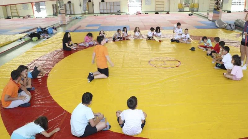 Isparta’daki Çocuk Üniversitesi’nde öğrenciler geleceğe hazırlanıyor
