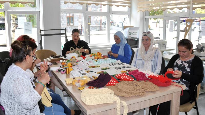 Kars’ta kadınlar aile destek merkezi sayesinde meslek öğreniyor