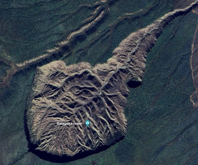 Sibirya’daki dev bir delik uzaydan görülebiliyor ve hızla büyüyor. Gezegenimizin geleceği hakkında ipuçları verebilir.