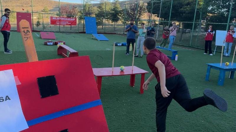 Yozgat’ta oluşturulan survivor parkında çocuklar ve kurum müdürleri yarıştı