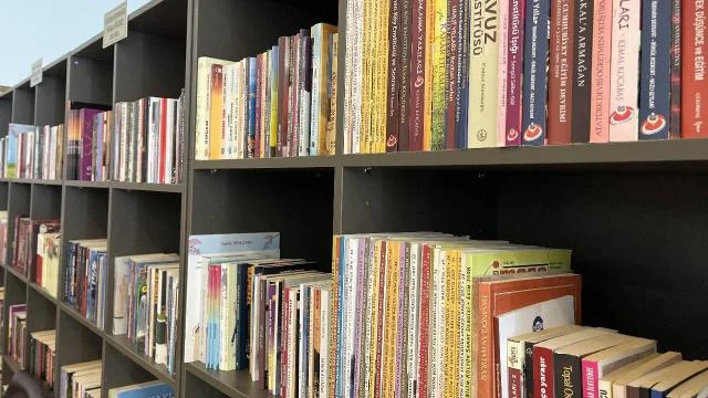 Isparta’da bir emekli, biriktirdiği kitaplardan kütüphane açtı