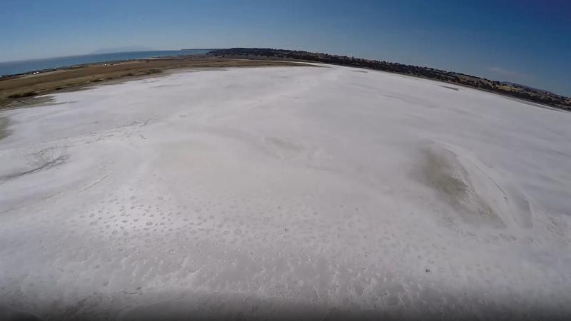 Su buharlaşınca göl beyaza büründü