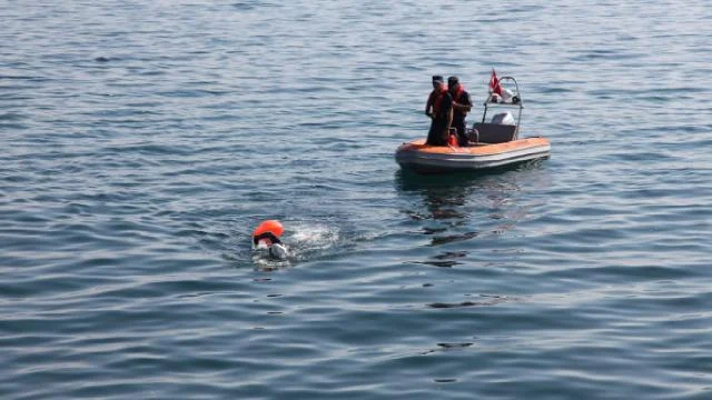Van Gölü’nde 14 kilometrelik yüzme maratonu yapıldı