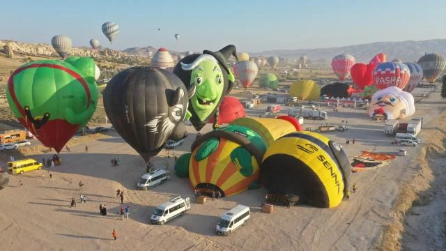 18 ülkenin figürlü sıcak hava balonları Kapadokya semalarında