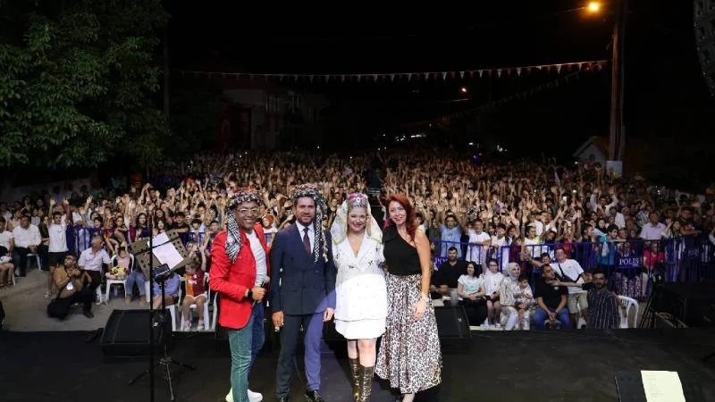 Tavas Zeybek Festivali renkli görüntülere sahne oluyor
