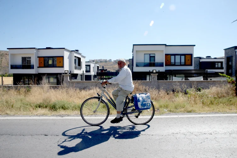 80’lik Mustafa dede günde 20 kilometre pedal çeviriyor