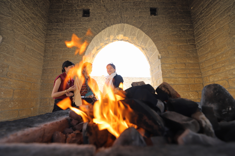 Bakü’nün tarihi yapılarından Ateşgah Mabedi’ndeki ateş hiç sönmüyor