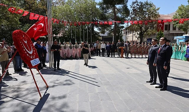 Bu yıl 1-4 Ağustos tarihlerinde kutlanan Uluslararası Karaman Türk Dünyası Şöleni başladı.