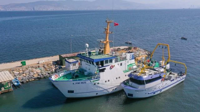 Koca Piri Reis Gemisi balık ölümlerinin yaşandığı İzmir Körfezi’nde