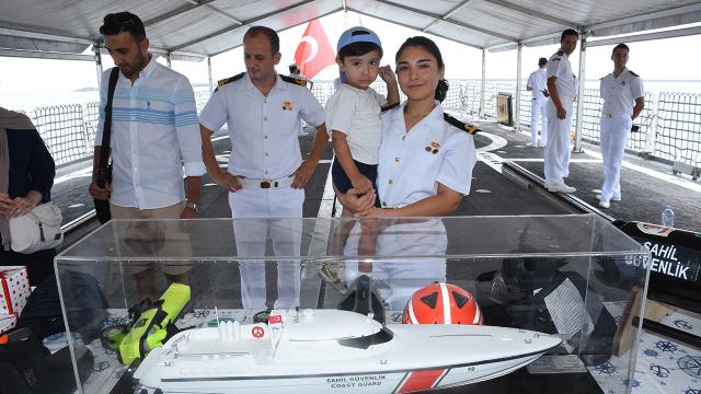 Samsun’da 30 Ağustos’a özel TCSG-Dost gemisi ziyarete açıldı