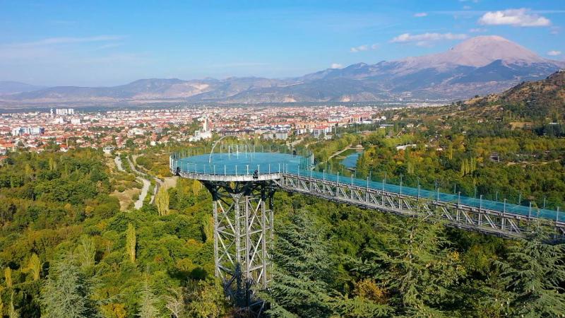 Isparta’da Kirazlıdere Cam Seyir Terası 450 bin misafir ağırladı