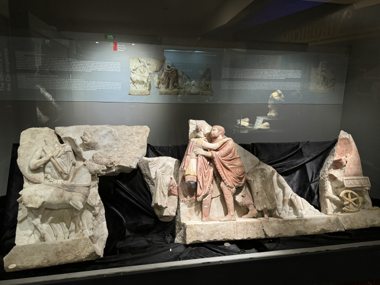 Roma imparatorlarının kucaklaşma sahnesi, Kocaeli Arkeoloji Müzesi’nde ziyarete açıldı