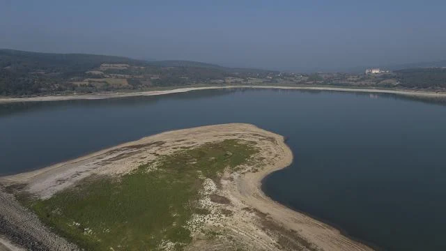 Bolu’da su seviyesi düştü, gölde yarım ada oluştu