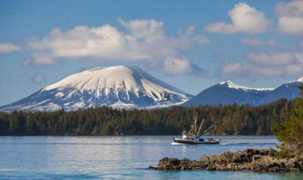 800 yıldır patlamayan Alaska yanardağı uyanma belirtileri gösteriyor