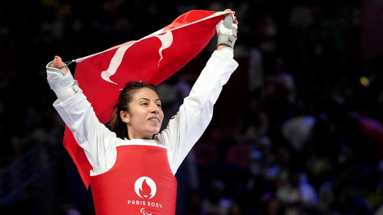 Paris’te ilk madalya Meryem Betül Çavdar’dan