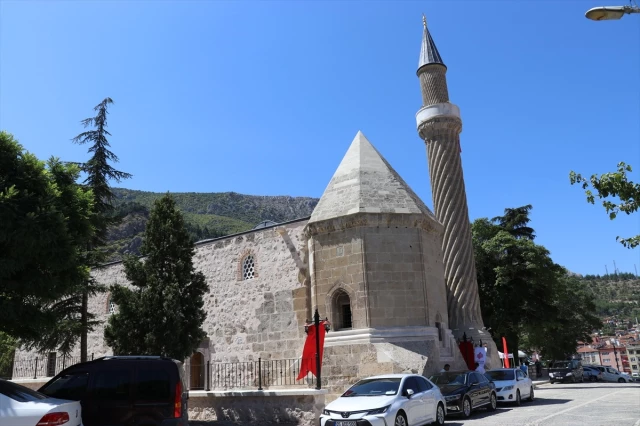 Amasya’da restorasyonu tamamlanan Burmalı Minare Camisi ibadete açıldı