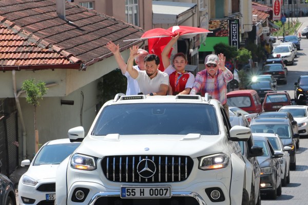 Dünya Şampiyonuna Memleketinde Coşkulu Karşılama!