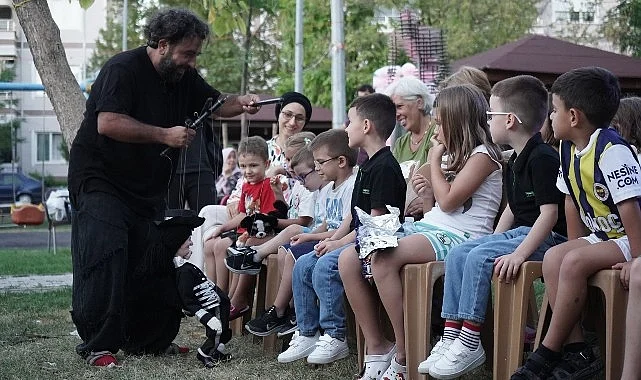 Lüleburgaz Belediyesi Kukla Tiyatrosu, kent genelindeki parklarda çocuklarla buluşmaya devam ediyor.