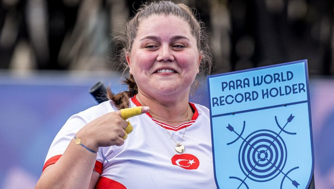 Öznur Cüre Girdi’den dünya ve paralimpik rekoru