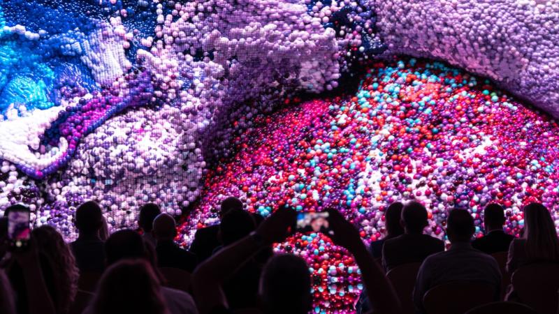 Yapay zeka yorumuyla Mevlânâ: Refik Anadol’un “Rumi Rüyaları” sergisi Debrecen’de