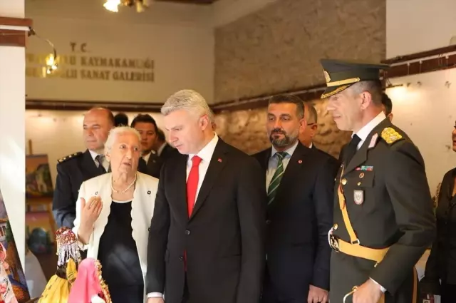 Safranbolu’da geliri Türk Silahlı Kuvvetlerine bağışlanacak bebek ve resim sergisi açıldı