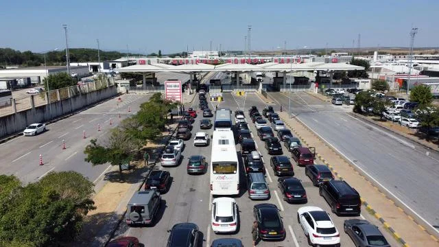 Kapıkule’de yolcu ve araç çıkış rekoru kırıldı