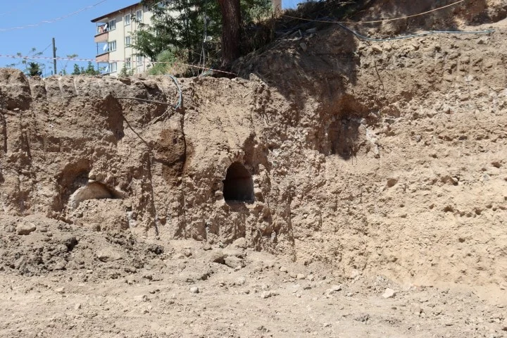 Amasya’da Roma dönemine ait üç eski mezar bulundu