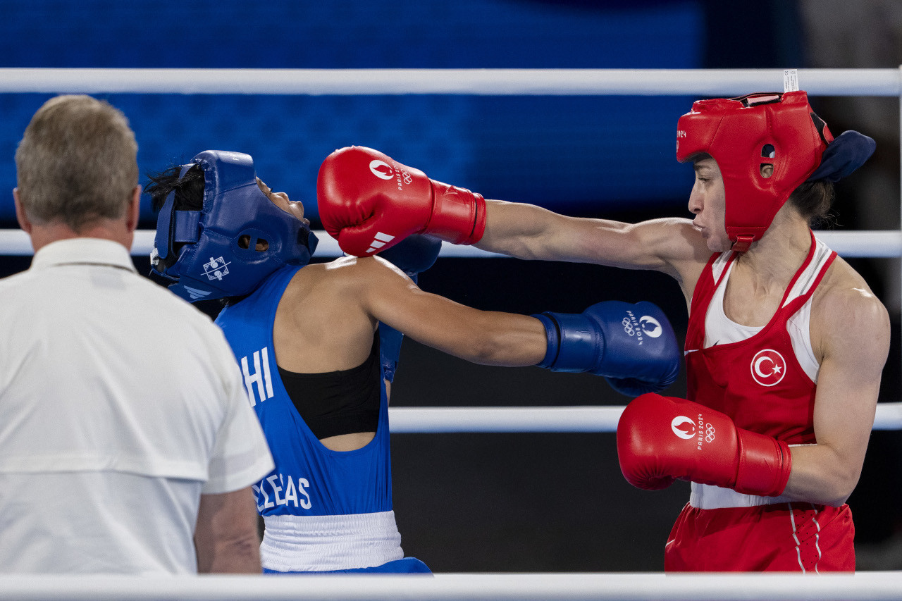 Milli boksör Buse Naz Çakıroğlu, Paris Olimpiyatları’nda finale kaldı