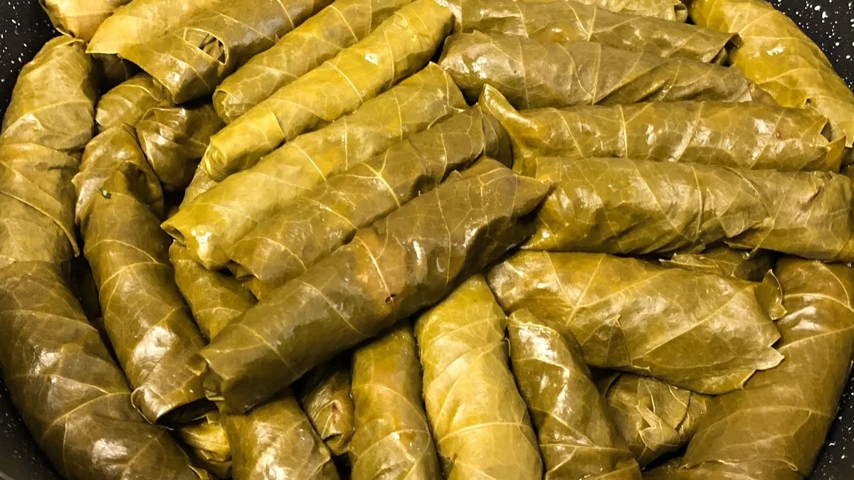 Ne pirinç, ne kıyma! Ağzının tadını bilen onunla yaprak sarıyor…