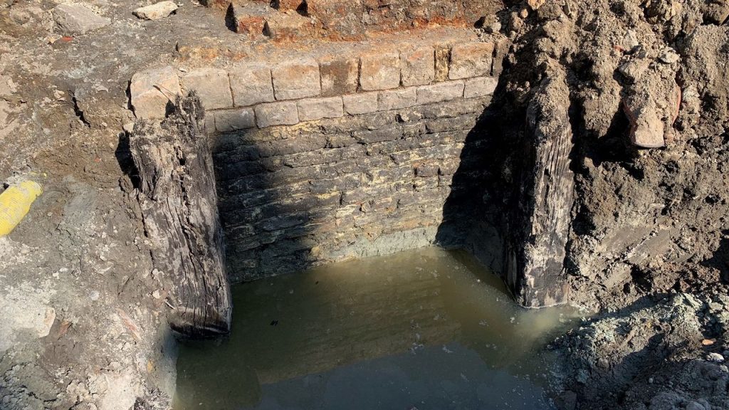 Arkeologlar, Belçika’nın Cüzzamlı kasabasındaki bozulmamış 16. yüzyıl rıhtımını ortaya çıkardılar