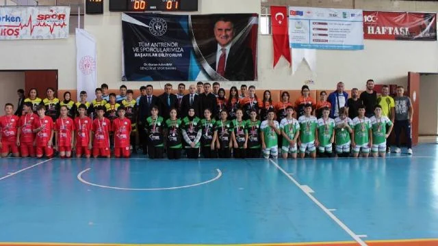 Eynesil’de voleybol turnuvası düzenlendi