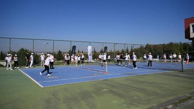 Edirne’de üniversite öğrencileri, Avrupa Spor Haftası kapsamında pickleball oynadı